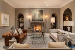 Casa Faroles, Designer 7BR Villa with Pool, Jacuzzi & Full Staff