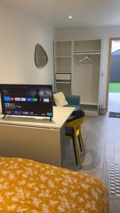 Studio neuf avec terrasse et entrée indépendante