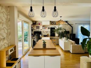 Maisons de vacances Villa avec piscine proche de la plage : photos des chambres