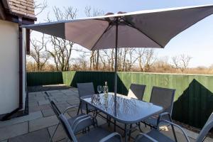 Honeyfield Lodge - Spacious Cottage Rural Views