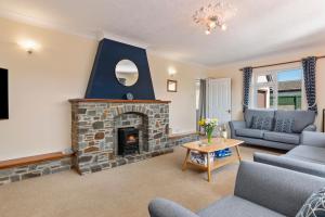 Honeyfield Lodge - Spacious Cottage Rural Views