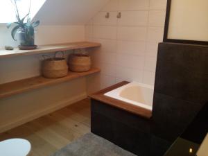 Maisons de vacances Maison boheme chic, Saint-Pair sur mer, 7 pers, 15 mn a pieds de la plage, navette gratuite : photos des chambres