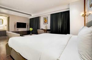 Super Townhouse Magarpatta City Formerly Emerald Guestimony