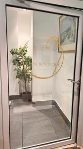 Central boutique room 201