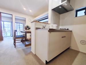 C2 Shibuya new hotel, 2 bedrooms and 1 living room, 7 mins to ST Max 6P 渋谷全新酒店 全新装修 两室一厅 交通中心 车站7分钟 最大6人 直达新宿 涉谷 表参道 品川 池袋 上野 代代木 银座 原宿