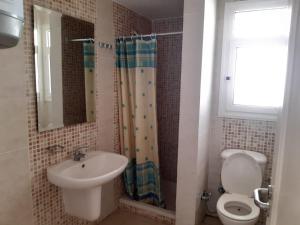 It has a very good looking view for sea and pool