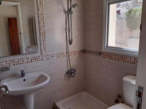 It has a very good looking view for sea and pool