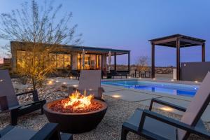 2 Bed plus sofa bed, 2 Bath Pool & Spa on 20 Acres, with Mountain Views