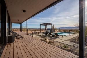 2 Bed plus sofa bed, 2 Bath Pool & Spa on 20 Acres, with Mountain Views