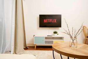 Modern 1-Bedroom Apartment in Aldgate Fast Wi-Fi & Smart TVs