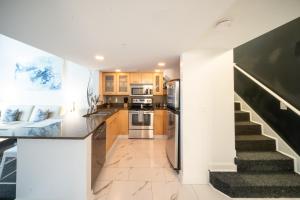 Penthouse Suite Downtown, Top Floor