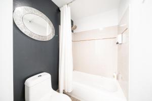 Penthouse Suite Downtown, Top Floor