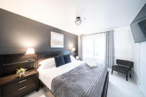 Space Needle Downtown Modern Top Story Penthouse