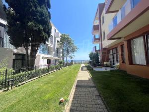 Central Beach Ravda Apartments