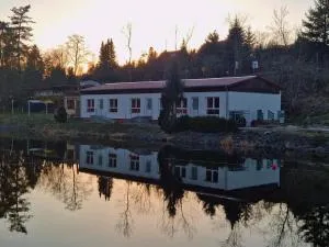 Modern apartment with lake view - Breitenstein