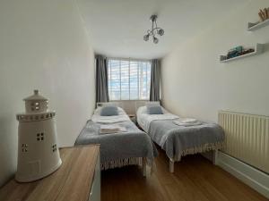 Newquay Fistral Beach View with pool