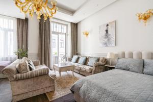 Basilica view three bedrooms prime apartment with free parking