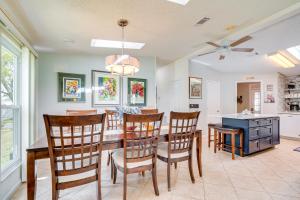 Hilltop Golf Course Cottage in The Villages!