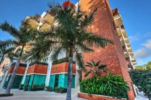 Luxury Condo in Romantic Zone, 2 Blocks from Beach