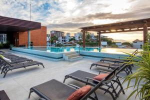 Luxury Condo in Romantic Zone, 2 Blocks from Beach