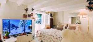 PARIS AUTHENTIC HOUSE studio with green courtyard 12 rue labourse Gentilly 94250