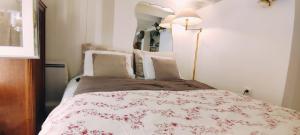 Appartements PARIS AUTHENTIC HOUSE studio with green courtyard 12 rue labourse Gentilly 94250 : photos des chambres