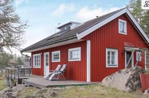 Summer cottage at seafront with private jetty