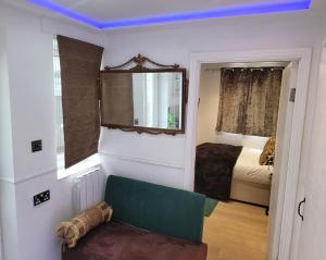 Sweet mini 1 bedroom flat-sleeps up to 2 guest