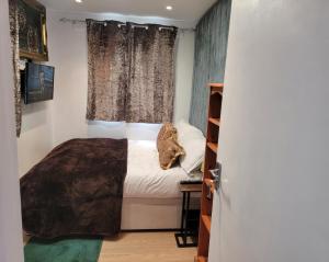 Sweet mini 1 bedroom flat-sleeps up to 2 guest