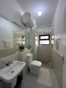 Modern Studio near Junction Mall Wi-Fi, Smart TV, Free Parking