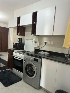 Modern Studio near Junction Mall Wi-Fi, Smart TV, Free Parking