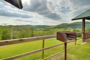 Mtn-View Porch Arkansas Cabin Near White River
