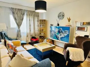 Modern Home with Private Lawn, BBQ & Free Parking in Peaceful Area - Kauniainen