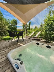 Chambres avec Jacuzzi privatif - Kassiopée Bed & Spa