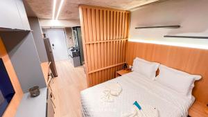 Setai Yacht Stilo V - By Almare Flats