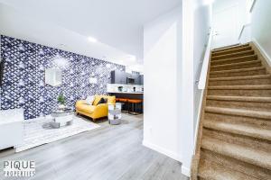 NEW-The Suite Life-2BD-King Bed-WEM & YEG Airport