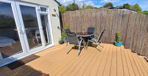 The Snug - for Eurotunnel, North Downs Way & Golfing