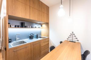 Studio Čertovka Ski & Bike & Chill Harrachov, předzahrádka s grilem, parking, komora na kola a lyže, Wi-Fi, Netflix, 65"TV