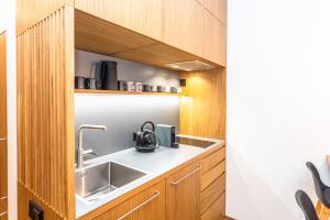 Studio Čertovka Ski & Bike & Chill Harrachov, předzahrádka s grilem, parking, komora na kola a lyže, Wi-Fi, Netflix, 65"TV