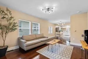 Chic City Indianapolis Bungalow - Carmel