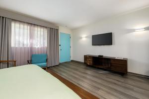 The Skylark, a Palm Springs Hotel