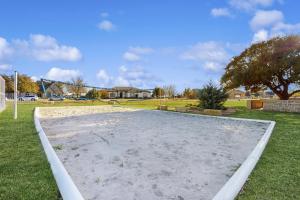 Charming Home with Hot Tub and W and D