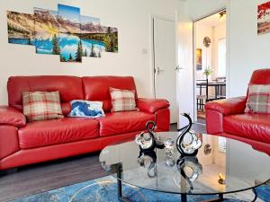 Cozy 2BR Home Leeds Free Parking & Wifi Pets Welcome