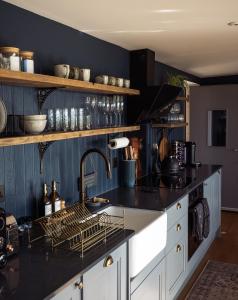 Skye Earth House - Luxury - self-catering