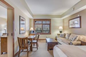 Capitol Peak Lodge 3207 by Snowmass Mountain Lodging