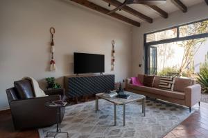 Casona del Buen Huerto, Modern 2BR Home in Queretaro