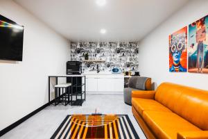 Superior King Suite - Non-Smoking room in Heights House Hotel