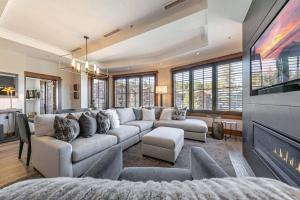 Iron Horse Lodge South 302 by East West Hospitality