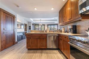 Iron Horse Lodge South 302 by East West Hospitality