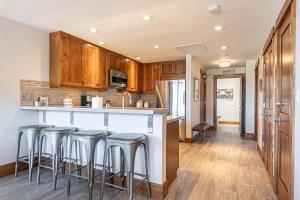 Iron Horse Lodge South 302 by East West Hospitality